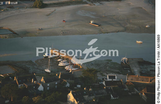 Le Pô, au fond de la baie de Quiberon. - © Philip Plisson / Plisson La Trinité / AA16869 - Nos reportages photos - Le Morbihan à tire d'ailes Photos de Philip Plisson