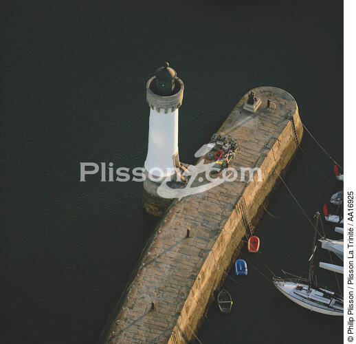Port-Haliguen - © Philip Plisson / Plisson La Trinité / AA16925 - Photo Galleries - Harbour light