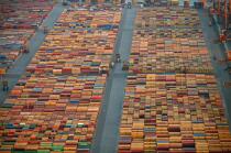 Pirea Container terminal © Philip Plisson / Plisson La Trinité / AA16961 - Photo Galleries - Containerships, the excess
