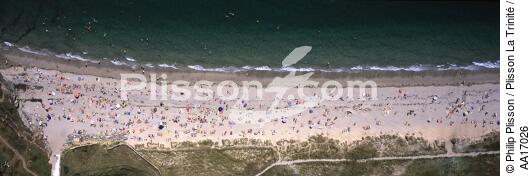 Govelins beach - © Philip Plisson / Plisson La Trinité / AA17026 - Photo Galleries - Leisure