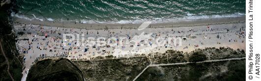 Govelins beach - © Philip Plisson / Plisson La Trinité / AA17028 - Photo Galleries - Leisure
