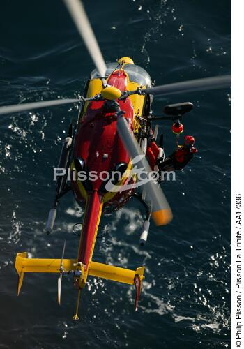 Dragon 29 rescue - © Philip Plisson / Plisson La Trinité / AA17336 - Photo Galleries - Sea rescuer