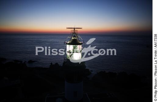Le Créac'h lighthouse - © Philip Plisson / Plisson La Trinité / AA17338 - Photo Galleries - Sunset