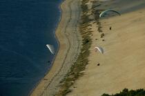 The Dune du Pilat. © Philip Plisson / Plisson La Trinité / AA17350 - Photo Galleries - Paraglider