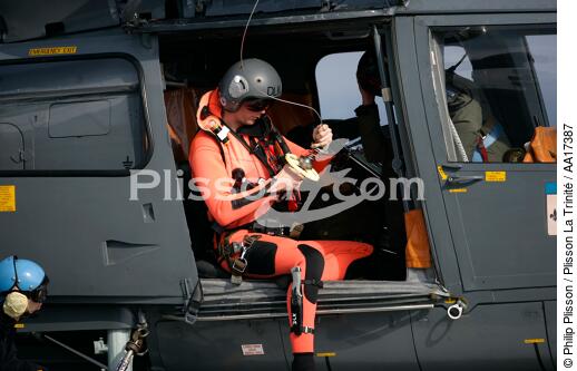 A bord du porte -avion Charles de Gaulle - © Philip Plisson / Plisson La Trinité / AA17387 - Nos reportages photos - Hélicoptère militaire