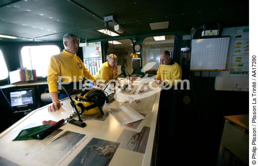 A bord du porte -avion Charles de Gaulle - © Philip Plisson / Plisson La Trinité / AA17390 - Nos reportages photos - Chien jaune