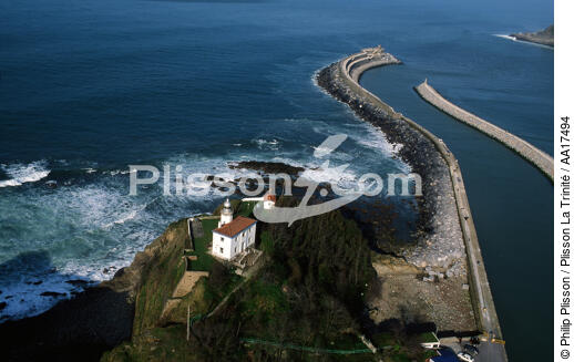 The lighthouse of Zumaya - © Philip Plisson / Plisson La Trinité / AA17494 - Photo Galleries - Basque Country [The]