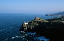 Lightouse of Lequeitio, Basque country, Spain © Philip Plisson / Plisson La Trinité / AA17554 - Photo Galleries - Spanish Lighthouses