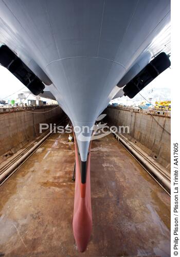 Aircraft carrier Charles de Gaulle stem - © Philip Plisson / Plisson La Trinité / AA17605 - Photo Galleries - Shipyard
