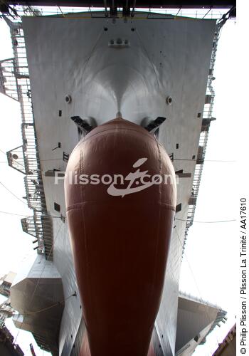 Aircraft carrier Charles de Gaulle bulb - © Philip Plisson / Plisson La Trinité / AA17610 - Photo Galleries - Dry dock