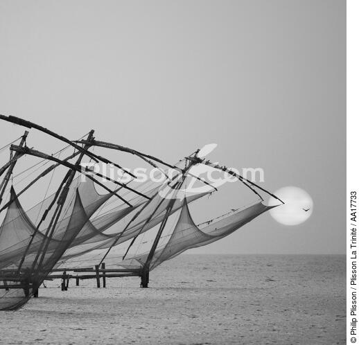 Fishing in Cochin in India. - © Philip Plisson / Plisson La Trinité / AA17733 - Photo Galleries - Black and white