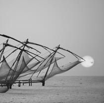 Fishing in Cochin in India. © Philip Plisson / Plisson La Trinité / AA17733 - Photo Galleries - Chinese nets