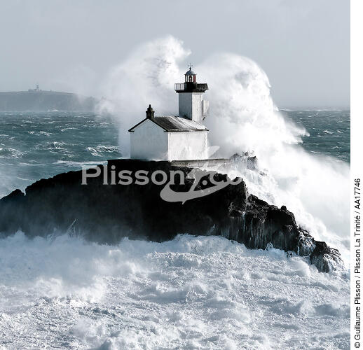 Tevennec lighthouse. - © Guillaume Plisson / Plisson La Trinité / AA17746 - Photo Galleries - Wave