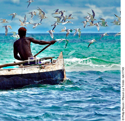 Pêche malgache - © Philip Plisson / Plisson La Trinité / AA17749 - Nos reportages photos - Bateau à rames