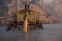 Cargo New Flame coulé le 12 aout 2007 après collision avec pétrolier © Philip Plisson / Plisson La Trinité / AA17799 - Nos reportages photos - Gibraltar