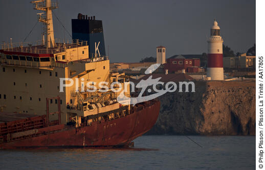 Cargo New Flame coulé le 12 aout 2007 après collision avec pétrolier - © Philip Plisson / Plisson La Trinité / AA17805 - Nos reportages photos - Gibraltar