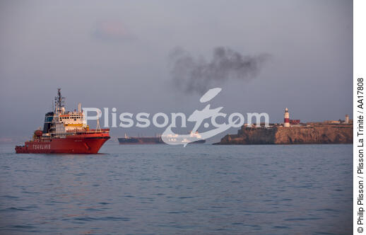 Strait of Gibraltar - © Philip Plisson / Plisson La Trinité / AA17808 - Photo Galleries - Oil tanker