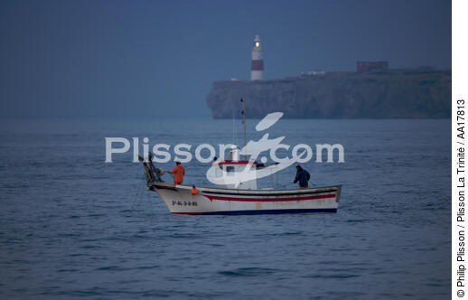 Gibraltar lighthouse - © Philip Plisson / Plisson La Trinité / AA17813 - Photo Galleries - Inshore fishing