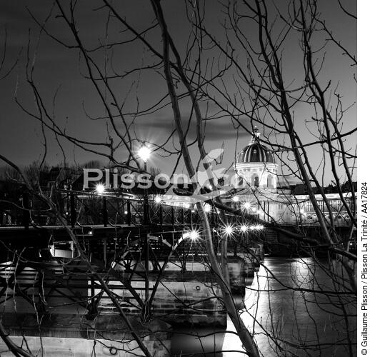 Le pont des arts à Paris. - © Guillaume Plisson / Plisson La Trinité / AA17824 - Nos reportages photos - Urbain