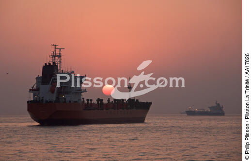 Strait of Gibraltar - © Philip Plisson / Plisson La Trinité / AA17826 - Photo Galleries - Sunrise