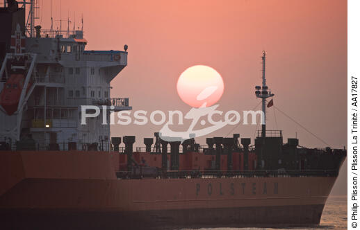 Strait of Gibraltar - © Philip Plisson / Plisson La Trinité / AA17827 - Photo Galleries - Sunrise