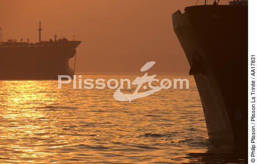 Strait of Gibraltar - © Philip Plisson / Plisson La Trinité / AA17831 - Photo Galleries - Bow