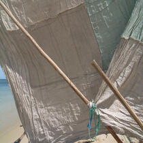 Dugout with pendulum. © Philip Plisson / Plisson La Trinité / AA17835 - Photo Galleries - Rowing boat