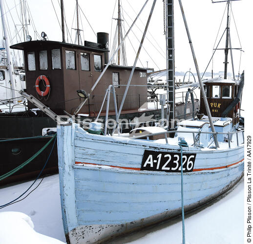 Dans le port d'Helsinki. - © Philip Plisson / Plisson La Trinité / AA17929 - Nos reportages photos - Déco Marine