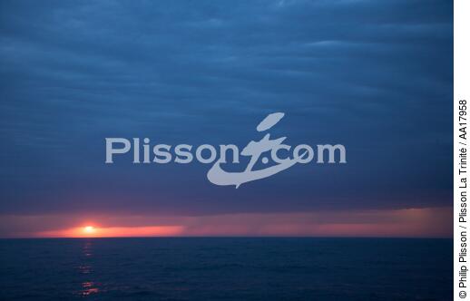 Last moment - © Philip Plisson / Plisson La Trinité / AA17958 - Photo Galleries - Sky