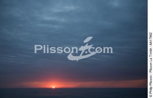 Derniers rayons - © Philip Plisson / Plisson La Trinité / AA17962 - Nos reportages photos - Mer calme