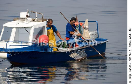 Clam fishing in Vigo - © Philip Plisson / Plisson La Trinité / AA17987 - Photo Galleries - Clam