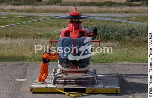 helicopter from Gironde Pilotage - © Philip Plisson / Plisson La Trinité / AA18026 - Photo Galleries - Pilotage