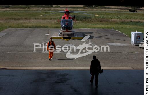 helicopter from Gironde pilotage - © Philip Plisson / Plisson La Trinité / AA18027 - Photo Galleries - Pilotage