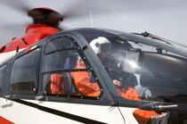 helicopter from Gironde pilotage © Philip Plisson / Plisson La Trinité / AA18032 - Photo Galleries - Aquitaine
