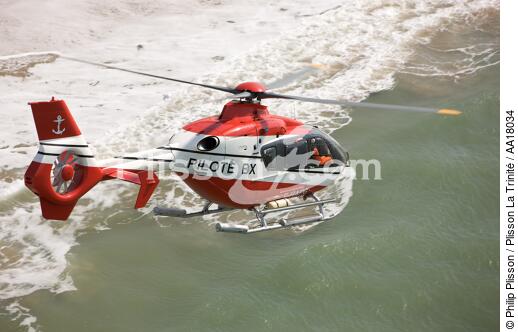 helicopter from Gironde pilotage - © Philip Plisson / Plisson La Trinité / AA18034 - Photo Galleries - Helicopter