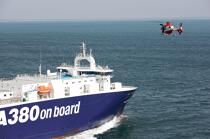helicopter from Gironde pilotage © Philip Plisson / Plisson La Trinité / AA18037 - Photo Galleries - Land activity
