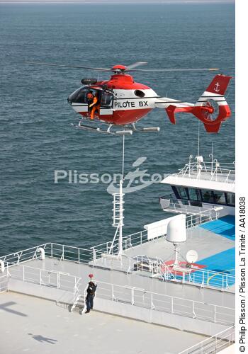 helicopter from Gironde pilotage - © Philip Plisson / Plisson La Trinité / AA18038 - Photo Galleries - Land activity