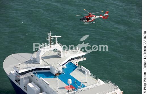 helicopter from Gironde pilotage - © Philip Plisson / Plisson La Trinité / AA18040 - Photo Galleries - Land activity