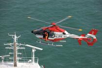 helicopter from Gironde pilotage © Philip Plisson / Plisson La Trinité / AA18041 - Photo Galleries - Land activity