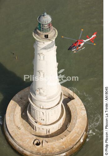 helicopter from Gironde pilotage - © Philip Plisson / Plisson La Trinité / AA18045 - Photo Galleries - Land activity