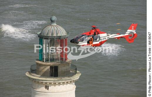helicopter from Gironde pilotage - © Philip Plisson / Plisson La Trinité / AA18047 - Photo Galleries - Land activity