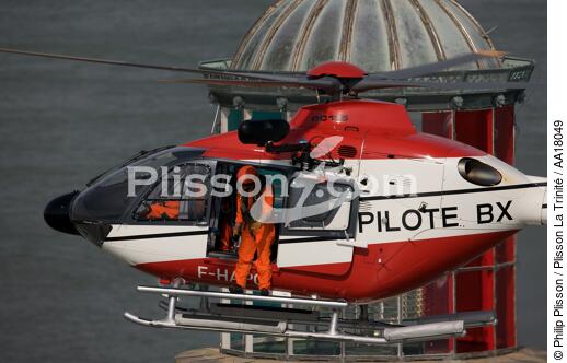 helicopter from Gironde pilotage - © Philip Plisson / Plisson La Trinité / AA18049 - Photo Galleries - Land activity