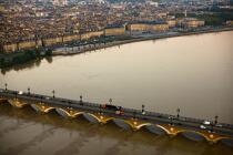 Le Pont de Pierre à Bordeaux © Philip Plisson / Plisson La Trinité / AA18149 - Nos reportages photos - La Garonne