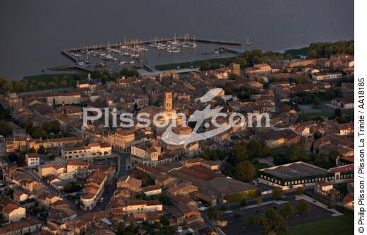 Pauillac in Gironde. - © Philip Plisson / Plisson La Trinité / AA18185 - Photo Galleries - River [large]