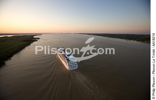 Le Regatta sur la Garonne. - © Philip Plisson / Plisson La Trinité / AA18216 - Nos reportages photos - La Grande Croisière