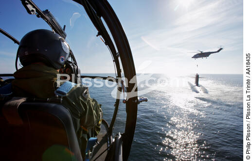 Sous-marin SNLE - © Philip Plisson / Plisson La Trinité / AA18435 - Nos reportages photos - Hélicoptère militaire
