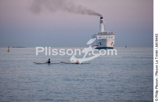 Plymouth - © Philip Plisson / Plisson La Trinité / AA18443 - Photo Galleries - Ferry boat