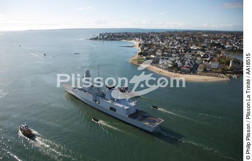 Military frigate, Chevalier Paul. - © Philip Plisson / Plisson La Trinité / AA18515 - Photo Galleries - Tug