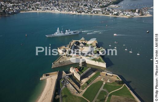 Military frigate, Chevalier Paul. - © Philip Plisson / Plisson La Trinité / AA18518 - Photo Galleries - Port-Louis
