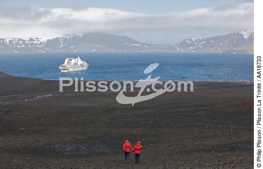 Deception island in Antarctica. - © Philip Plisson / Plisson La Trinité / AA18733 - Photo Galleries - Island (Antarctica)